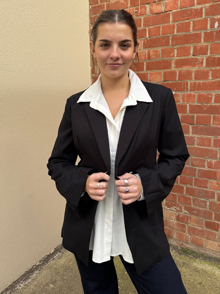 Stella wearing the sunny girl faithfull blazer