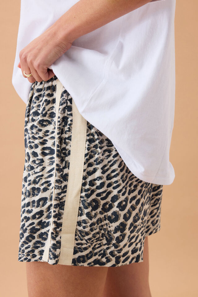Ceres Life Mila Short in Leopard side detail