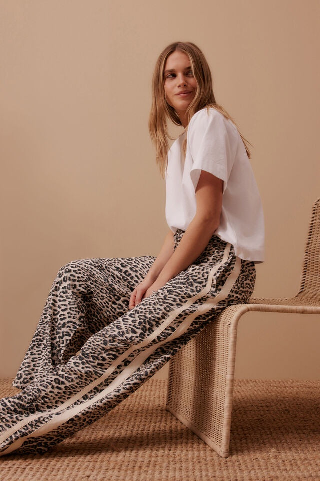 Ceres Life Relaxed Drawstring Pants in Leopard