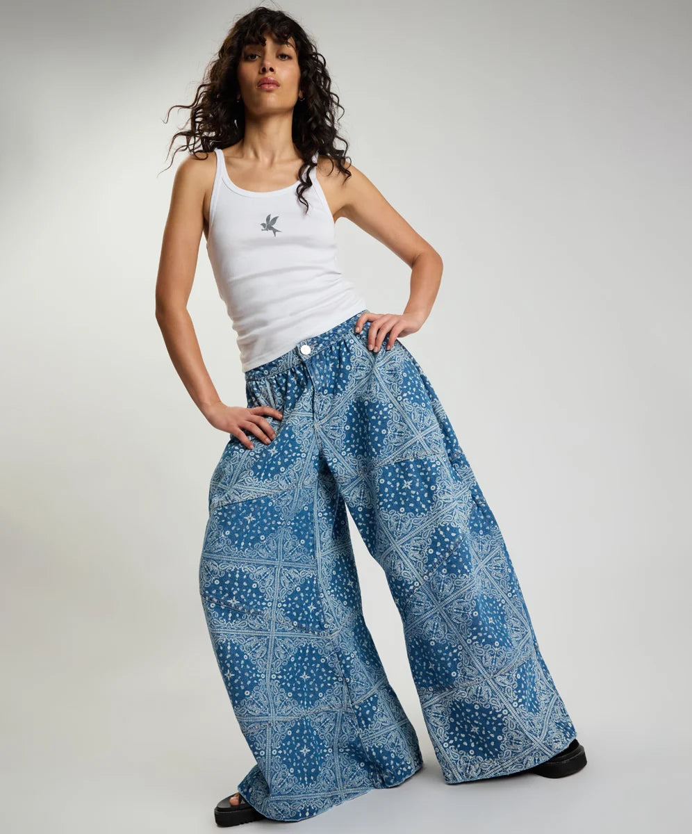 Daddios Low Waist Super Wide Leg Denim Jeans / Paisley