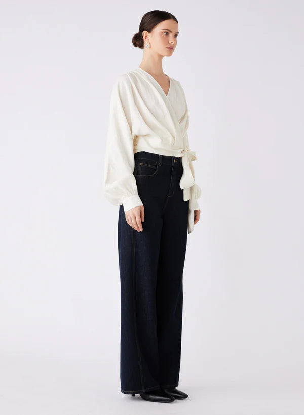 Esmaee Hilton Tie Side Blouse side