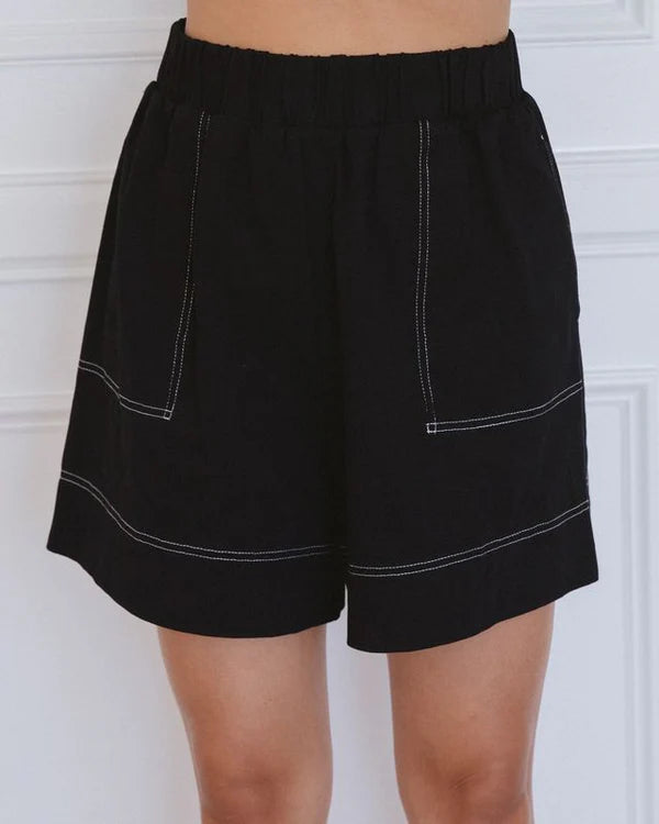 Label of Love Tengo Shorts in black