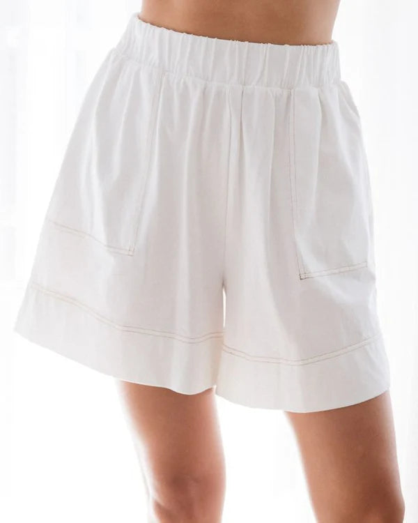Label of Love Tengo Shorts in white