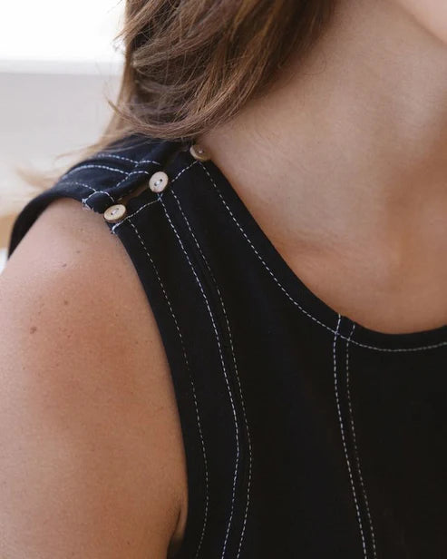 label of love singlet top in black detail
