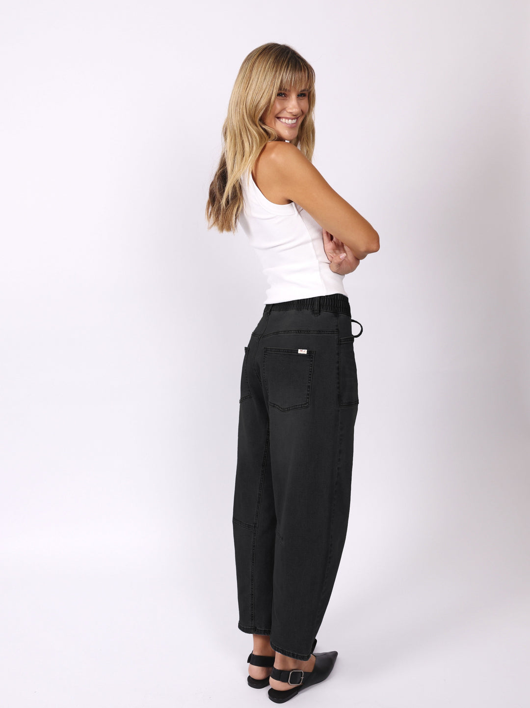 monaco jeans leo barrel jeans in back denim