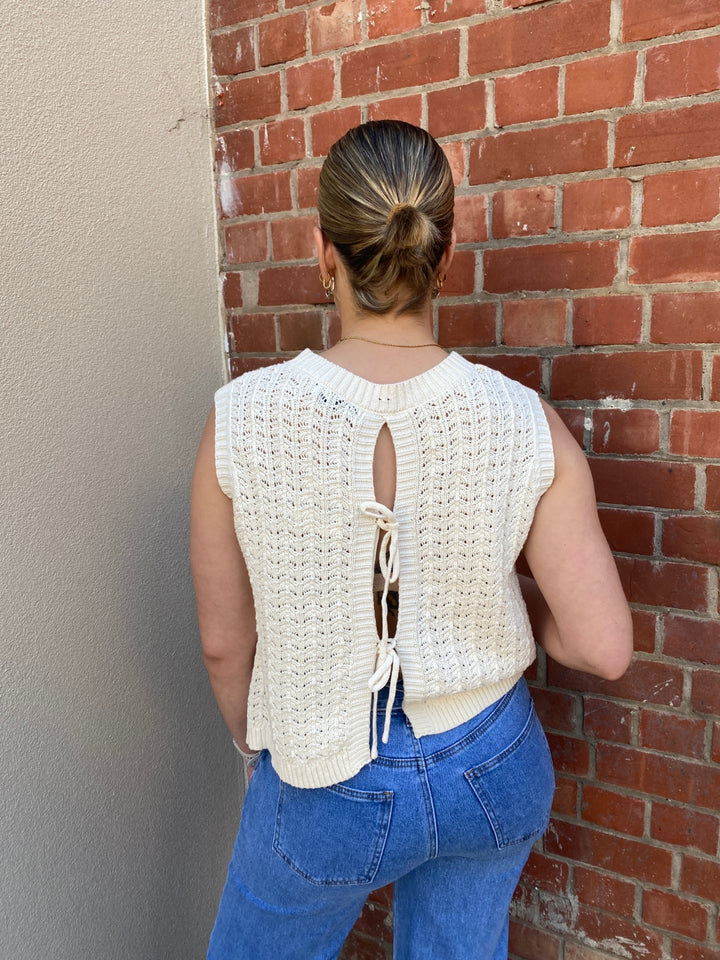 knit top back detail