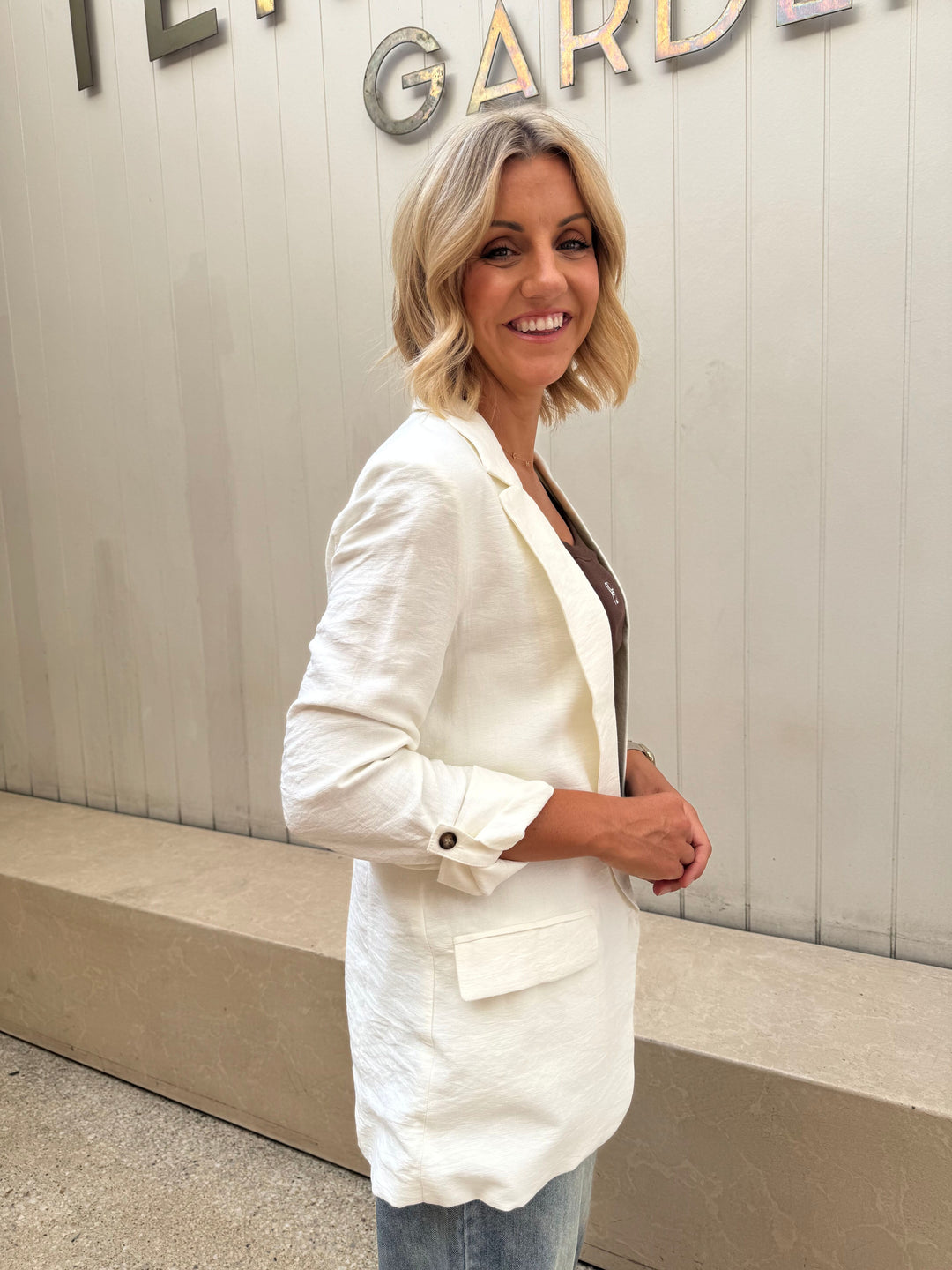 sunny girl blazer in white