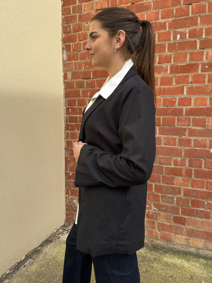 Stella wearing the sunny girl faithfull blazer