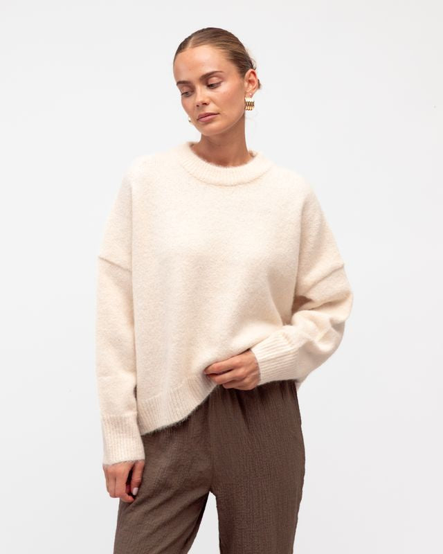 white closet knit jumper